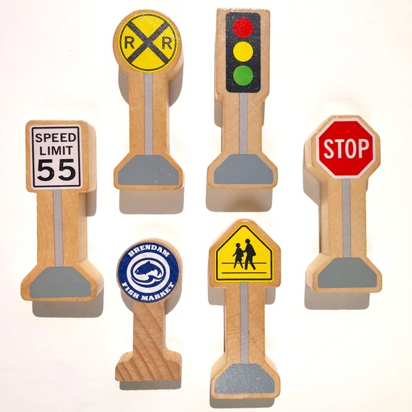 Melissa & Doug Other - 🦋 Melissa & Doug traffic signs set 6 wooden toy Stop Traffic Light Railroad